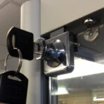 Aluminium Glass Wall Mounted Shop Cabinet Lock